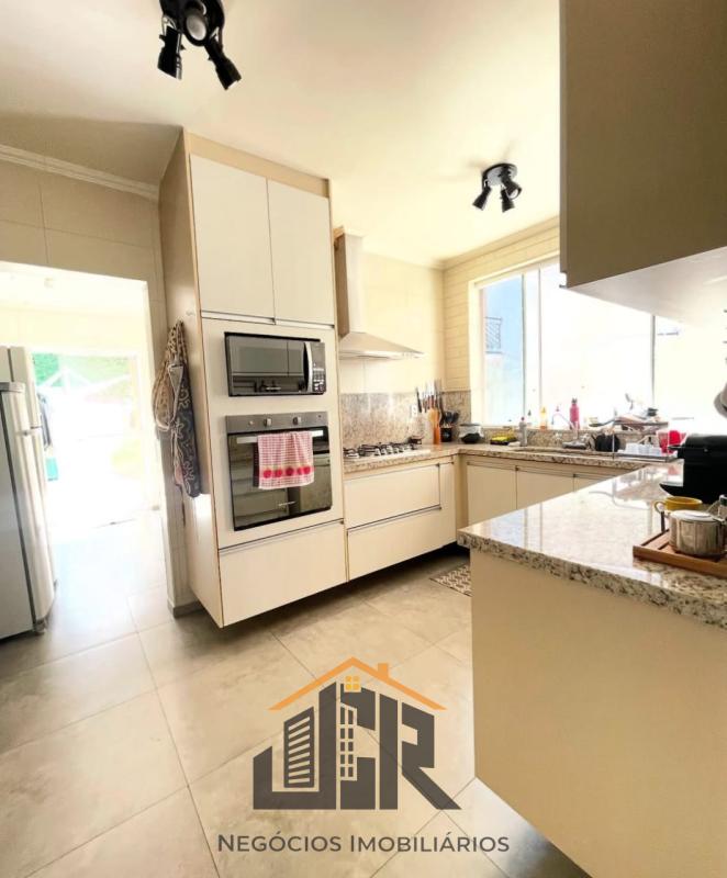 CASA PARA LOCAÇÃO 275 M²