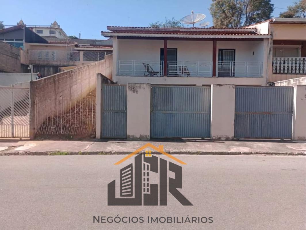 ÓTIMA CASA DE 245 M² EM TERRENO DE 450 M²