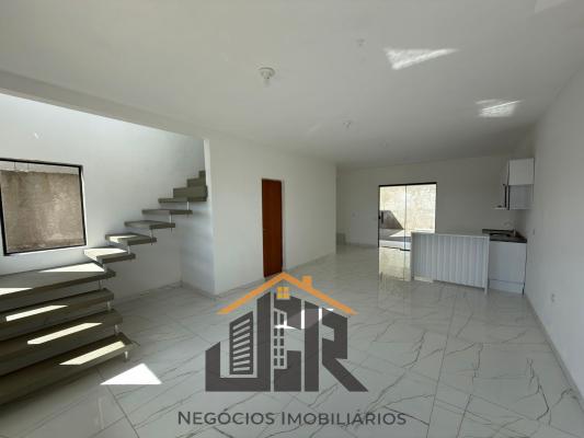 CASA À VENDA EM TERRA PRETA