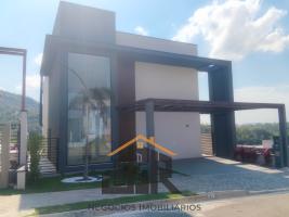 LINDA CASA EM CONDOMÍNIO FECHADO COM SEGURANÇA 24 HORAS