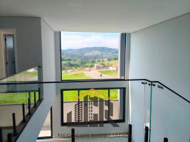 LINDA CASA EM CONDOMÍNIO FECHADO COM SEGURANÇA 24 HORAS