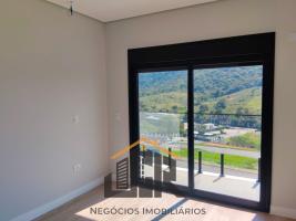 LINDA CASA EM CONDOMÍNIO FECHADO COM SEGURANÇA 24 HORAS