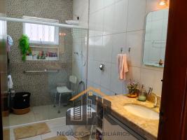CASA À VENDA NO CENTRO DE BOM JESUS DOS PERDÕES RESIDENCIAL OU COMERCIAL