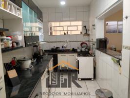 CASA À VENDA NO CENTRO DE BOM JESUS DOS PERDÕES RESIDENCIAL OU COMERCIAL
