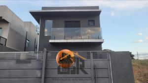 CASA À VENDA EM TERRA PRETA